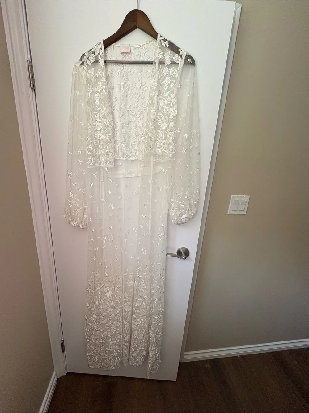 White Embroidered Bridal Robe - Picture 1 of 4